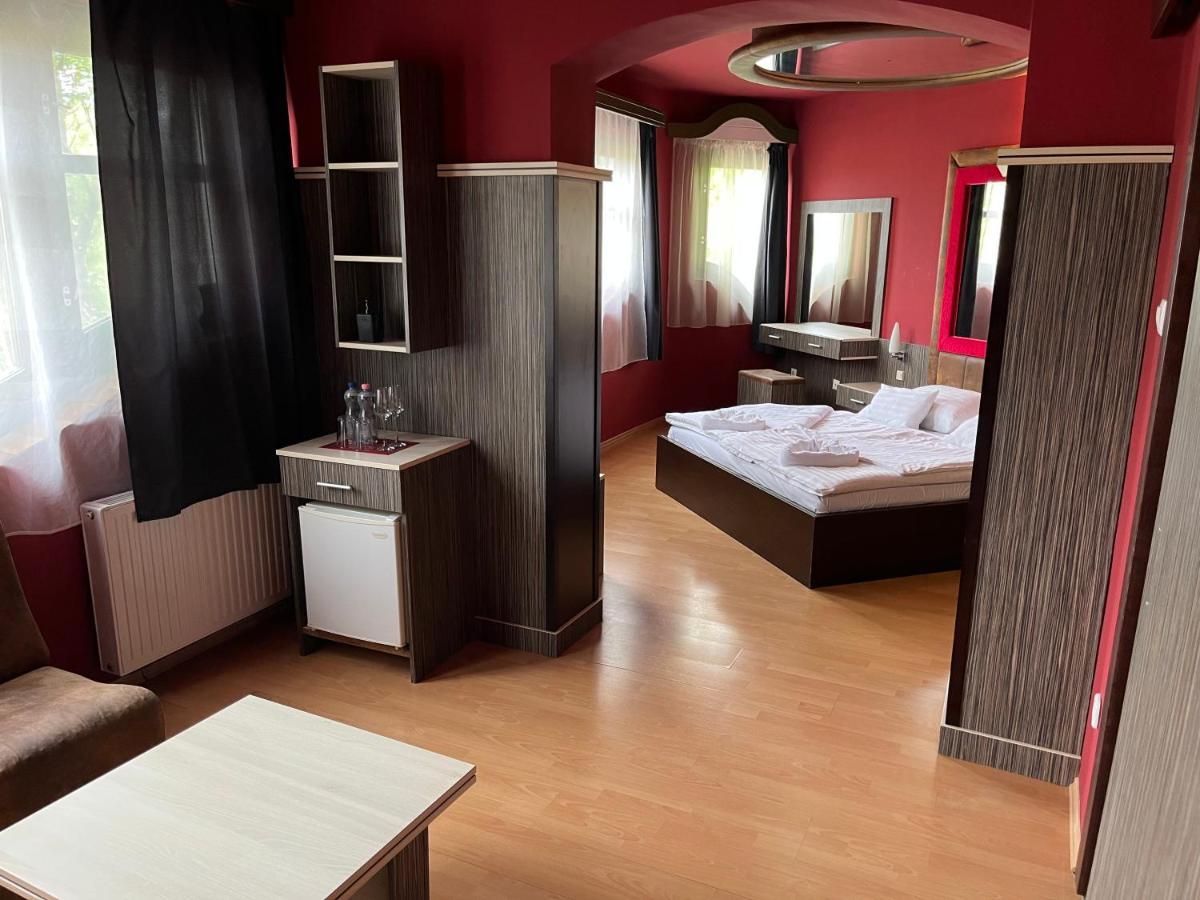 Hotel Corvin Gyula Dış mekan fotoğraf